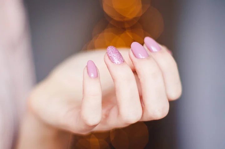 Jak przedłużyć trwałość manicure hybrydowego?