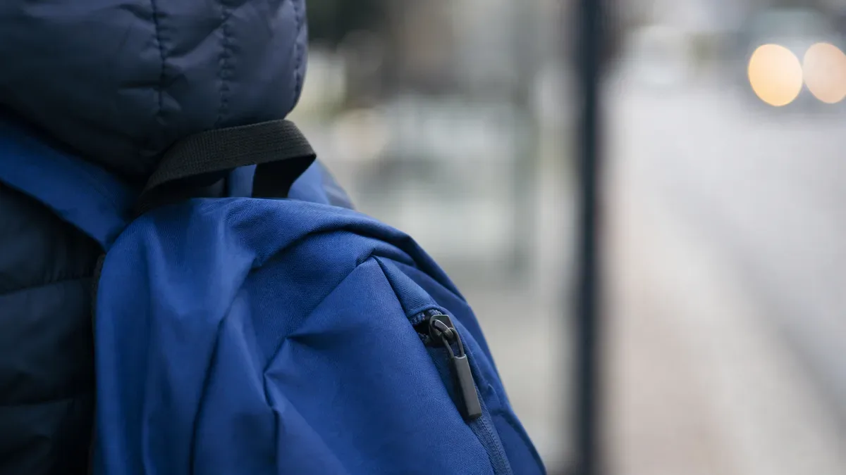 Ponad 14 tysięcy uczniów wróciło do szkół. SOSW ma nowy bus