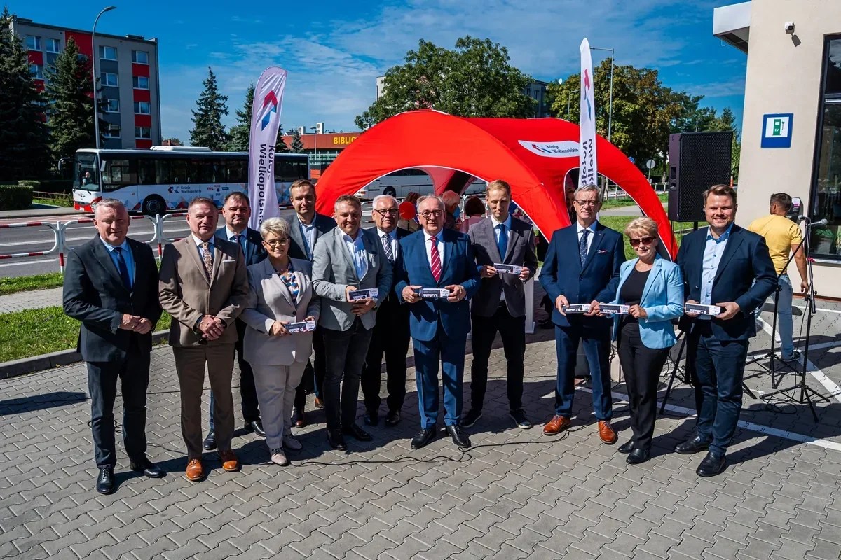 Obraz do artykułu: Kolej na Bus ruszyła. Turek zyskał połączenie z Koninem i koleją