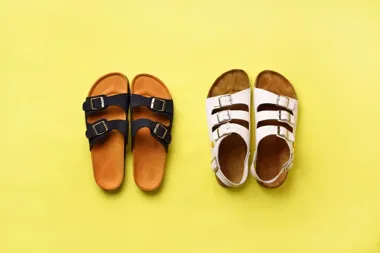Jakie damskie klapki Birkenstock sprawdzą się u osób z płaskostopiem?