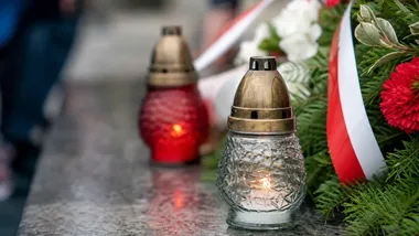 W Koninie zabrzmiał apel o pokój. Pamięć wróciła pod pomnik ofiar wojny