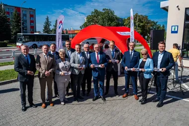 Obraz do artykułu: Kolej na Bus ruszyła. Turek zyskał połączenie z Koninem i koleją