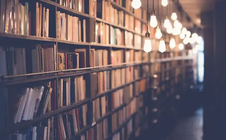 Gdzie pachnie książką i kawą — marzenia o bibliotece w Starówce