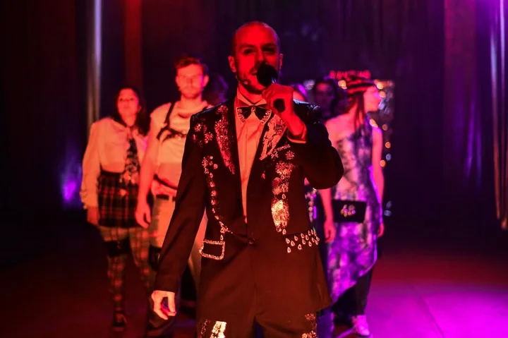 Grafika promocyjna wydarzenia CZYŻ NIE DOBIJA SIĘ KONI? | reż. Wojtek Rodak