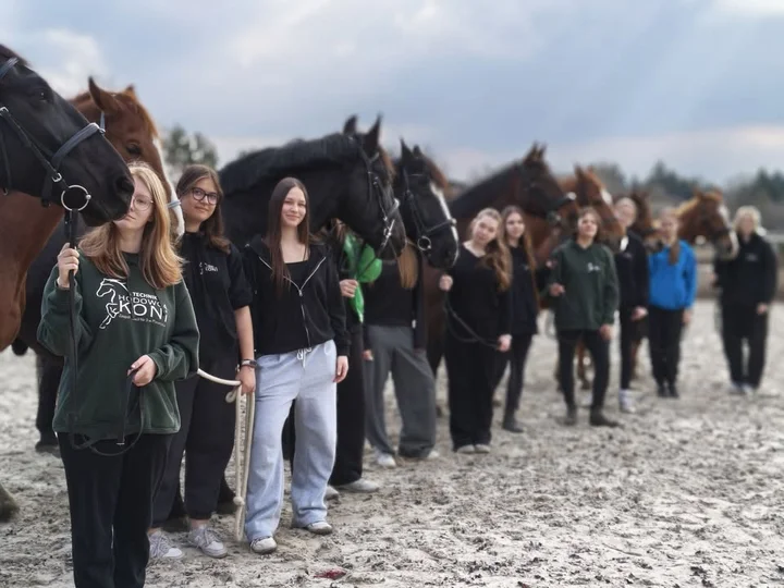 Grafika promocyjna wydarzenia Dzień otwarty Technik Hodowca Koni w Piasecznie