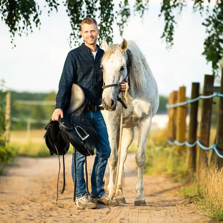 Grafika promocyjna wydarzenia Fizjoterapeuta koni — kurs zawodowy (Fizjoterapeuta koni)