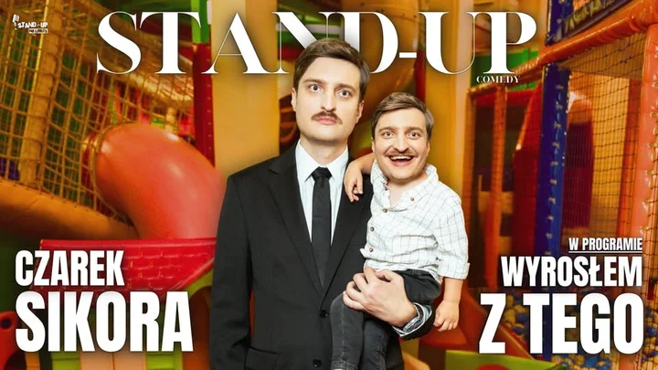 Obrazek przedstawia grafikę promocyjną wydarzenia Czarek Sikora w Koninie — nowy program stand-up Wyrosłem z tego