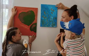 Grafika promocyjna wydarzenia Kreatywny Dzień Mamy – Mama i Dziecko w Pracowni Beta Art w Koninie