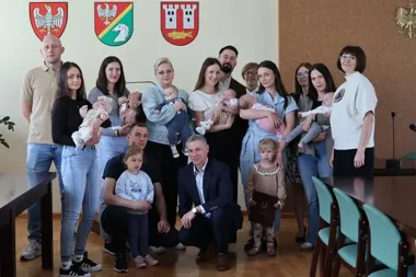 Pierwsze wyprawki dla maluchów rozdane w Kleczewie. Program bez progu dochodowego ruszył
