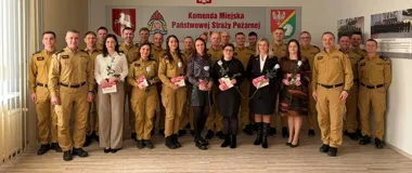 Niecodzienna scena w komendzie PSP w Koninie - komendant publicznie dziękował funkcjonariuszkom