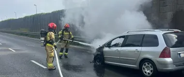 Poranny pożar auta zatrzymał ruch na Trasie Bursztynowej w Koninie