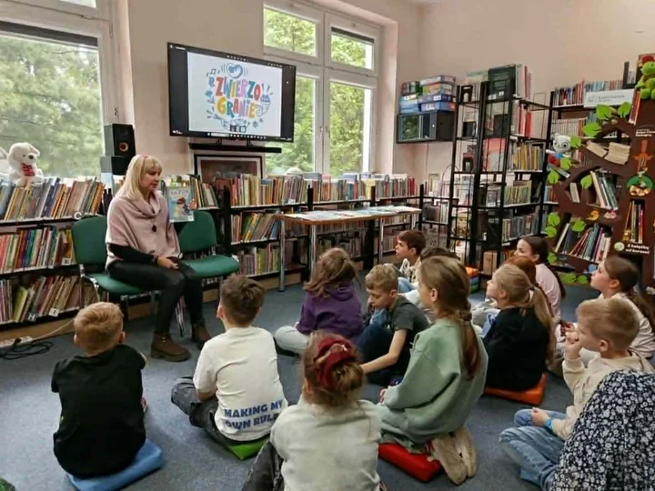 Biszkopt i Raja w Chorzeniu - biblioteka uczy, jak mądrze adoptować psa
