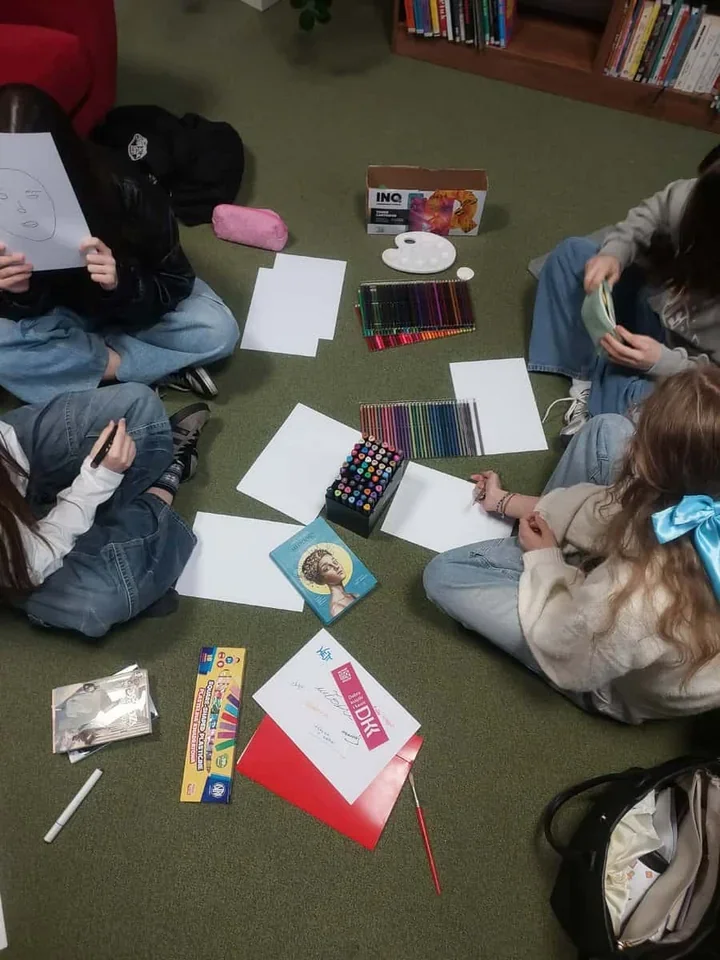 Młodość bez filtra w Koninie - biblioteka weszła w emocje nastolatków