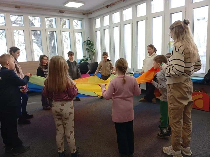 Ferie w bibliotece - słonie, balony i mapy przygód dla najmłodszych w Koninie