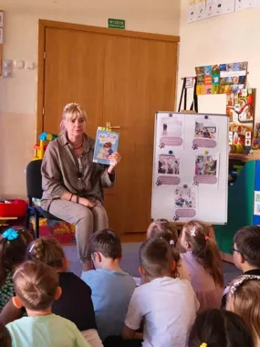 AdoPsiak Biszkopt podbija przedszkole - biblioteka uczy dzieci, jak adoptować z sercem