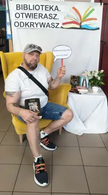 Biblioteka, która ustawia śmiech do zdjęcia - Starówka rozkręca Tydzień Bibliotek