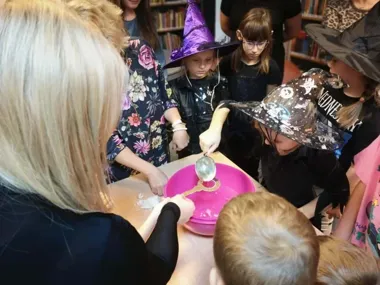 Biblioteka w Gosławicach rozkręca rodzinne warsztaty - Klub Kreatywnych Mam