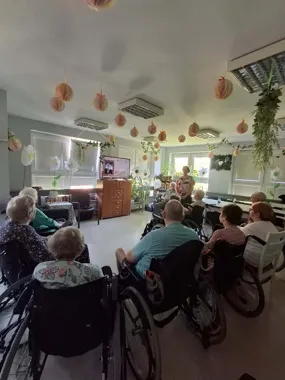 Melodie sprzed lat - jak biblioteka w Koninie obudziła wspomnienia przy piosenkach Fogga