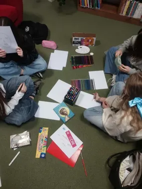 Młodość bez filtra w Koninie - biblioteka weszła w emocje nastolatków