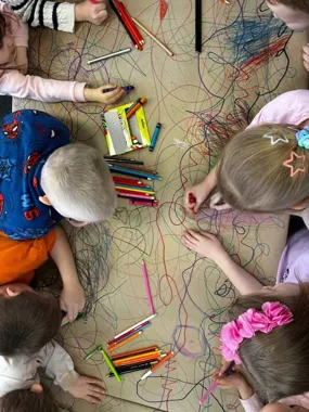 Gąsienica, kredki i pierwsze regały - jak Konin oswaja najmłodszych z książkami