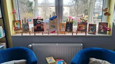 Książki grają tu pierwsze skrzypce - Łężyn świętuje teatr po swojemu