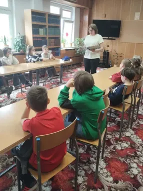 Pierwsza wizyta w bibliotece, która otwiera dzieciom cały czytelniczy świat