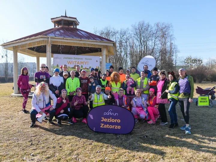 Kolorowy bieg i żonkile na mecie – 288. Parkrun wokół Jeziorka Zatorze przyciągnął mieszkańców