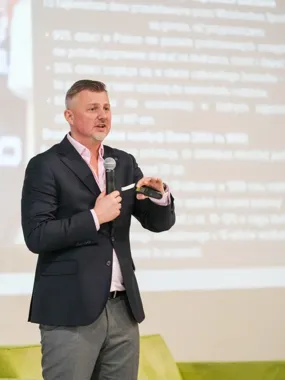 W Koninie padło pytanie, kto naprawdę chroni dzieci, gdy zagrożenia idą z telefonu