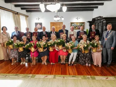 W Koninie świętowali 62 lata razem. Osiem par dostało medale za pół wieku małżeństwa