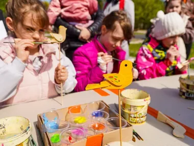 Na skwerze w Koninie Dzień Ziemi zamienił się w lekcję i zabawę