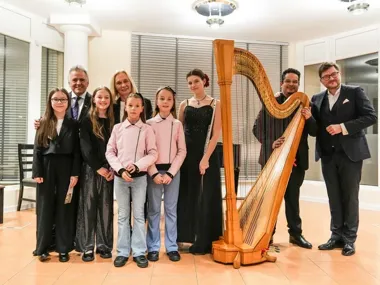 Ratusz zabrzmiał jak sala koncertowa, gdy flet z harfą uciszyły Konin