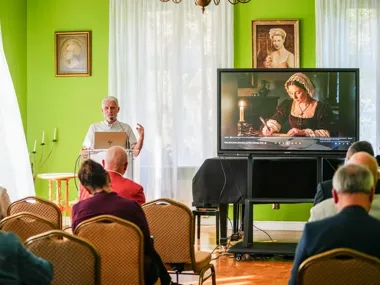 40 lat lapidarium w Żychlinie. Z 37 fragmentów złożono cenną tablicę