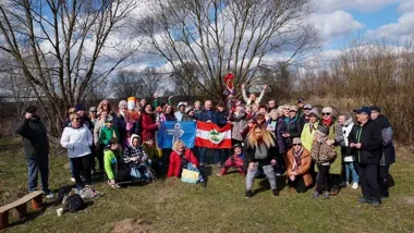 Linią 51 na powitanie wiosny – piechurzy ruszyli za Wartę