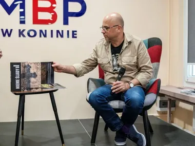 Z cichych cmentarzy powstał album, który przywraca pamięć