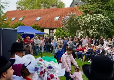 Tłumy, muzyka i portrety. Noc Muzeów w Koninie przyciągnęła kilka tysięcy osób