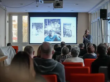 Porcelana, młynek i zwoje Tory – skarby ze strychów na wystawie **Zbieram, więc jestem** w **MBP im. Z. Urbanowskiej**