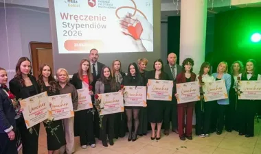 Stypendia od kobiet dla kobiet – dziewięć uczennic nagrodzonych w Koninie