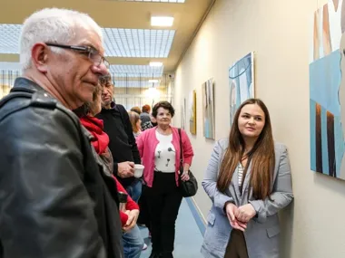 W Koninie pytanie o tożsamość zamieniło się w serię obrazów z cudzych historii