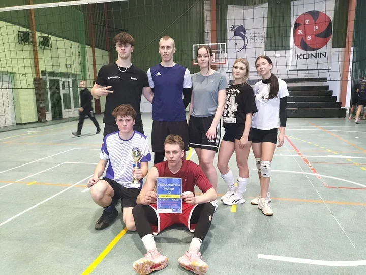 Feryjny turniej siatkówki – Underdogi sięgnęli po puchar MOSiR