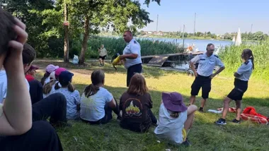 Harcerze ćwiczyli ratowanie nad wodą. Policjanci pokazali sprzęt