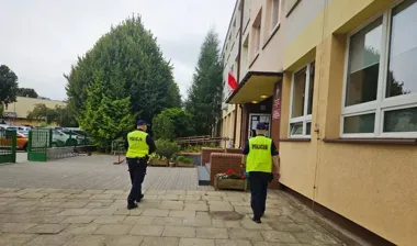 Pierwszy tydzień nauki za nimi. Policjanci nadal pilnują dróg do szkół