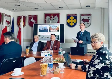 W Koninie dyskutowali o prawach jazdy i transporcie, który ma łączyć region